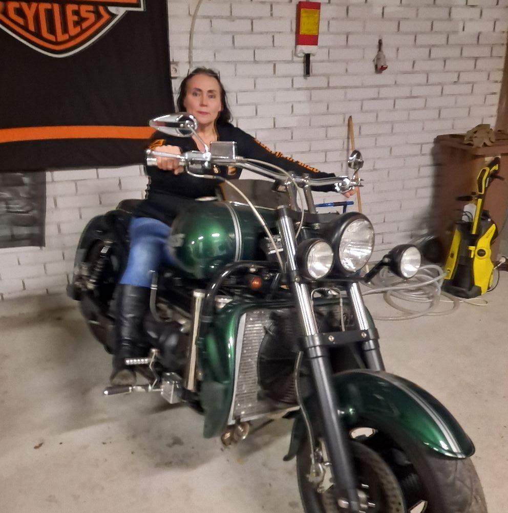 Mira Boss Hossinsa kanssa.